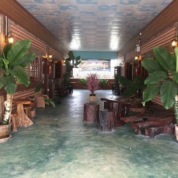Hotel Phumthadarommanee Resort