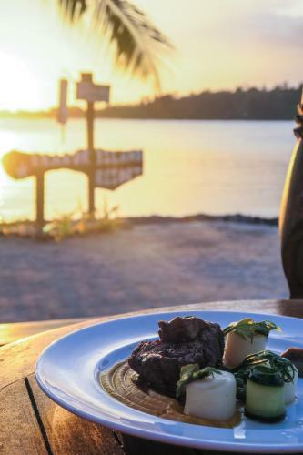 Hotel Erakor Island Resort & Spa