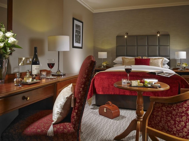 Buswells Hotel
