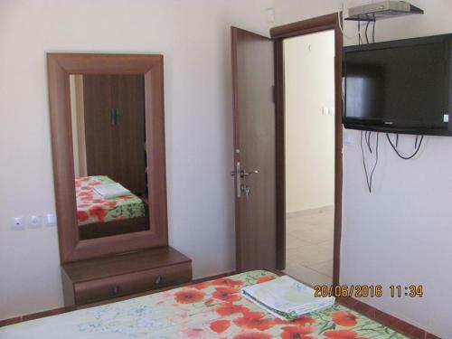 Two Bedroom Apartment With Patio And Pool