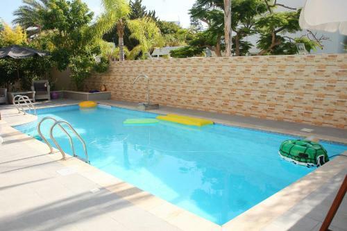 Two Bedroom Apartment With Patio And Pool