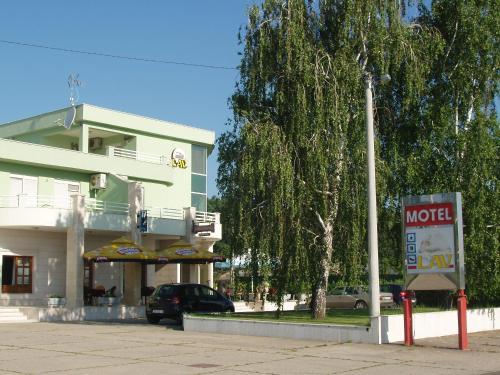 Motel Lav