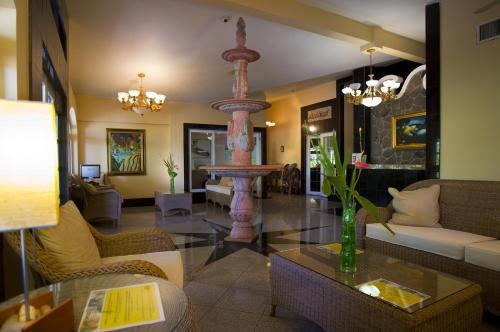 Hotel Las Olas Beach Resort