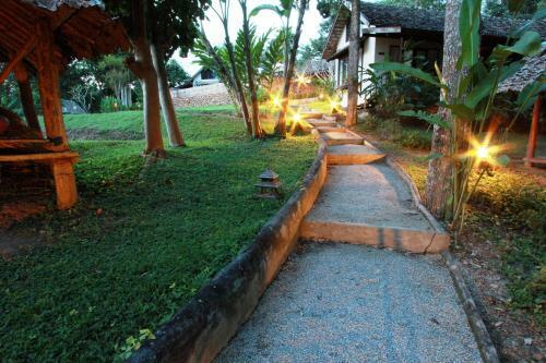 Hotel Baanrai Lanna Resort