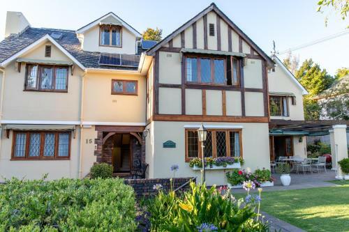 Hostal Knightsbury Guest House