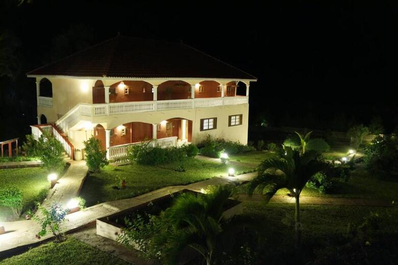 Lemon Creek Hotel Resort