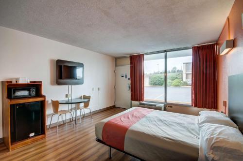Motel 6 Somerset