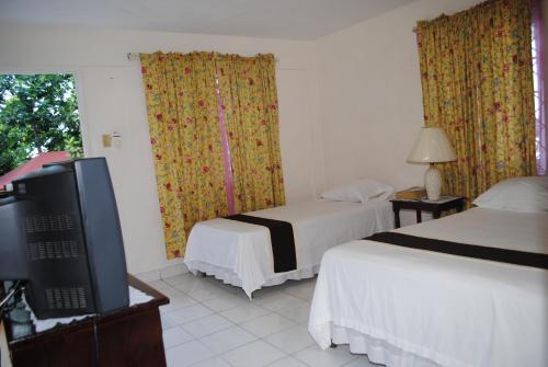 Hostal Palm Bay Guest House & Restaurant
