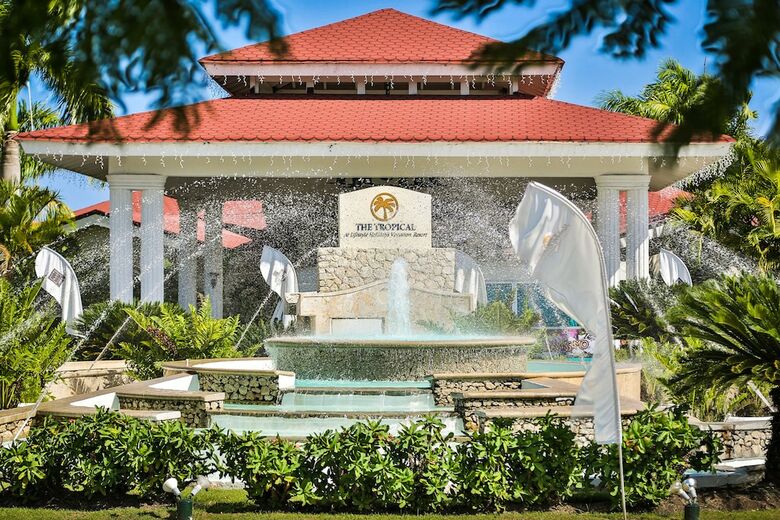 Hotel Lifestyle Tropical Beach Resort And Spa