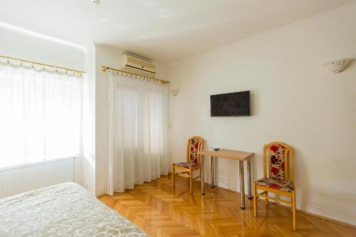 Hostal Amaro Rooms