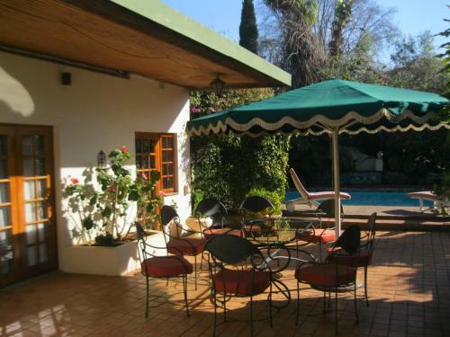Hostal Village Green Guest House