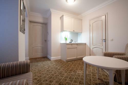 Real House Apartments