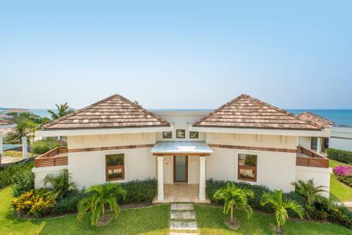Las Verandas Hotel & Villas