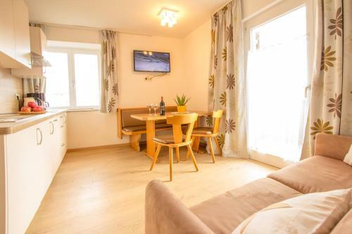 Hostal Residence Alpina