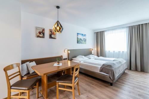 Hostal Residence Alpina