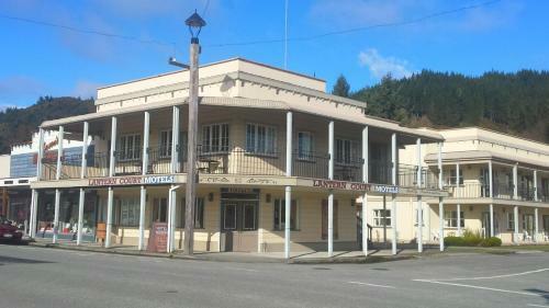 Lantern Court Motel