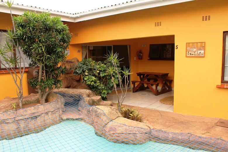 Hostal Flintstones Guest House Durban
