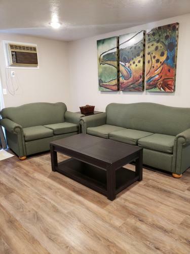 Hotel Flaming Gorge Resort