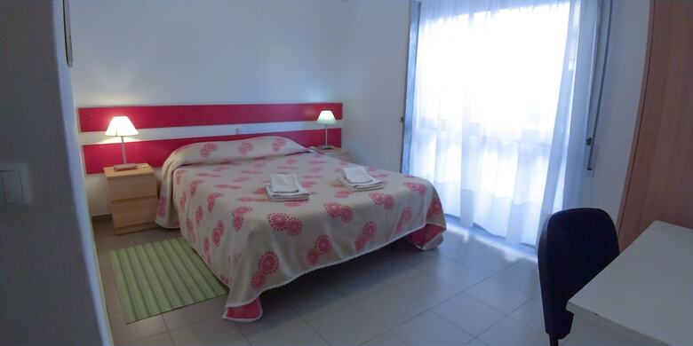 E-nove Lounge Hostel Caffe