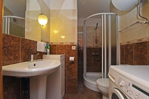 Hostal Viesu Nams Dzirkali