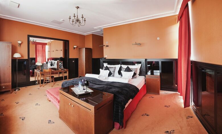 Grape Hotel