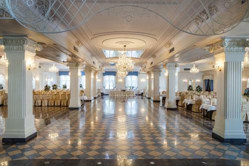 Hotel Dw�r Czarneckiego