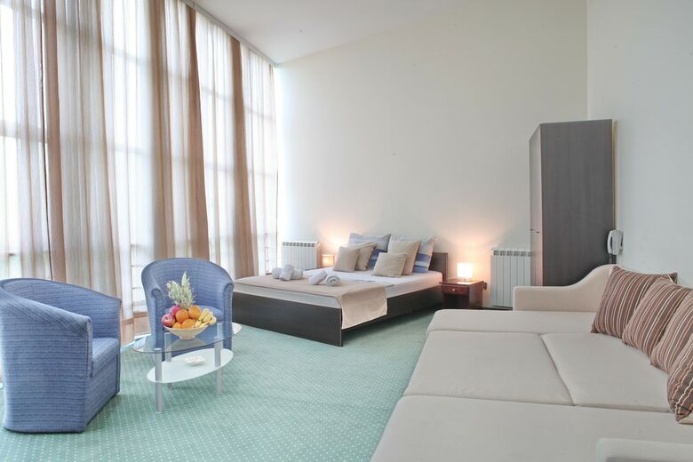 Hotel Happy Star Club