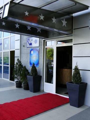 Hotel Happy Star Club