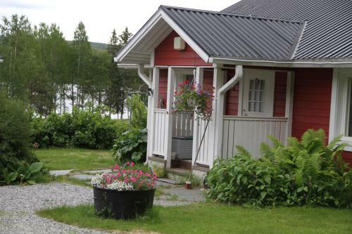 Puolukkamaan Pirtit Cottages