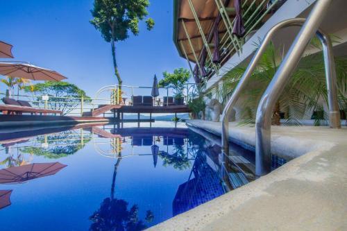 Hotel Issimo Suites