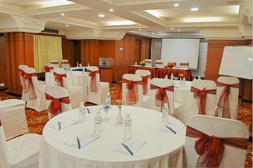 Hotel Gokulam Park