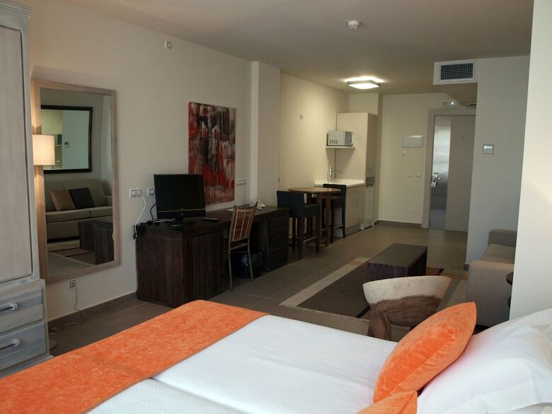 Hotel Eco Alcala Suites