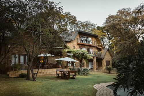 Bed & Breakfast 50 On Shepherd Boutique Guest House
