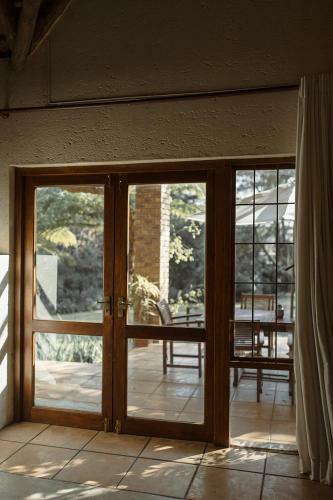 Bed & Breakfast 50 On Shepherd Boutique Guest House