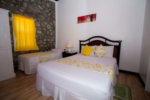Kings Landing Hotel
