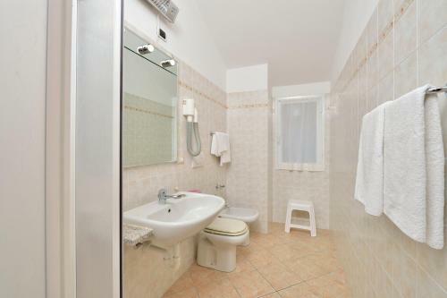 Hostal Residence Elvira