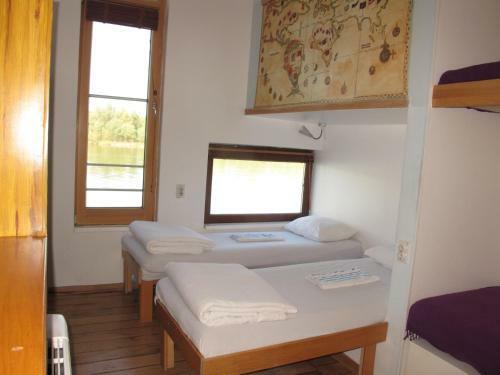 Arkabarka Floating Hostel