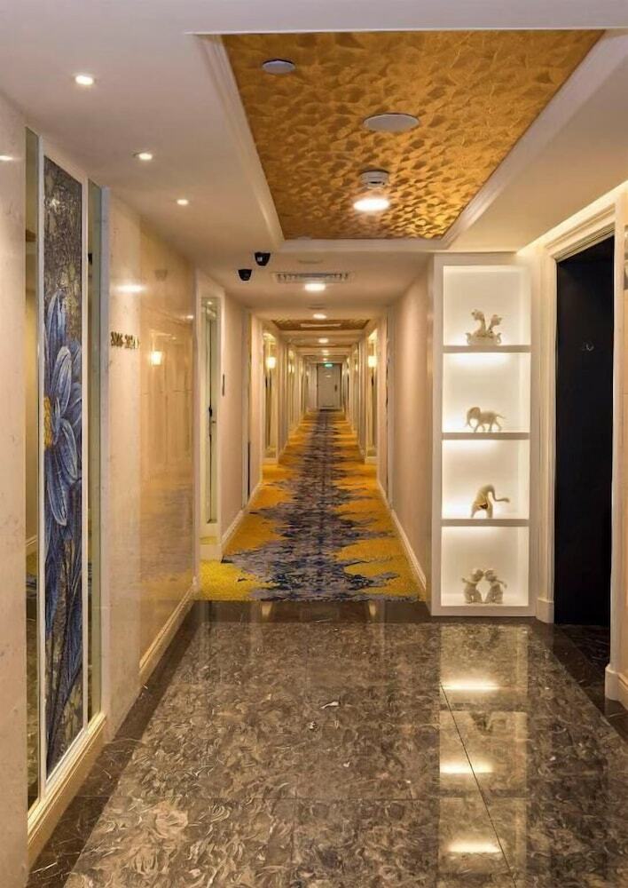 Emperor Hotel