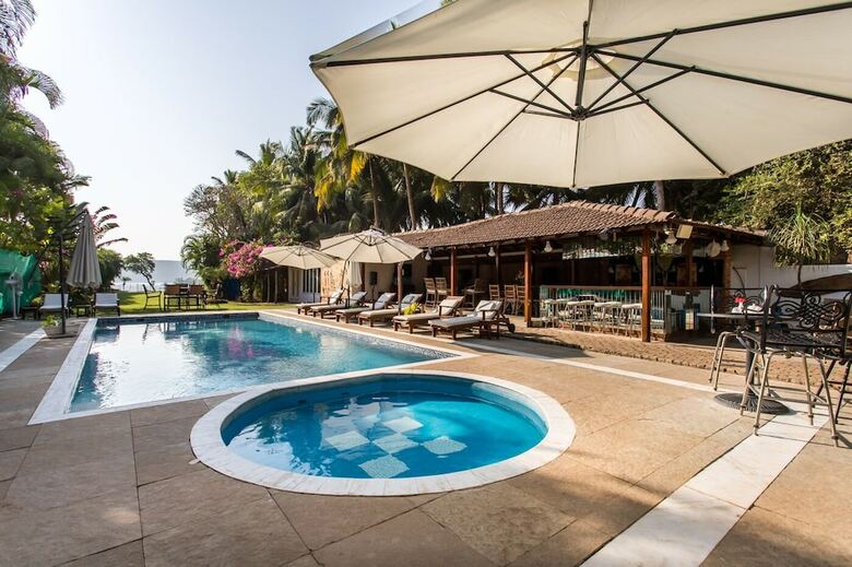 Hotel Safira River Front Resort