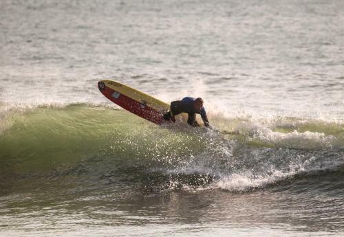 Hostal Surfivor Surf Camp