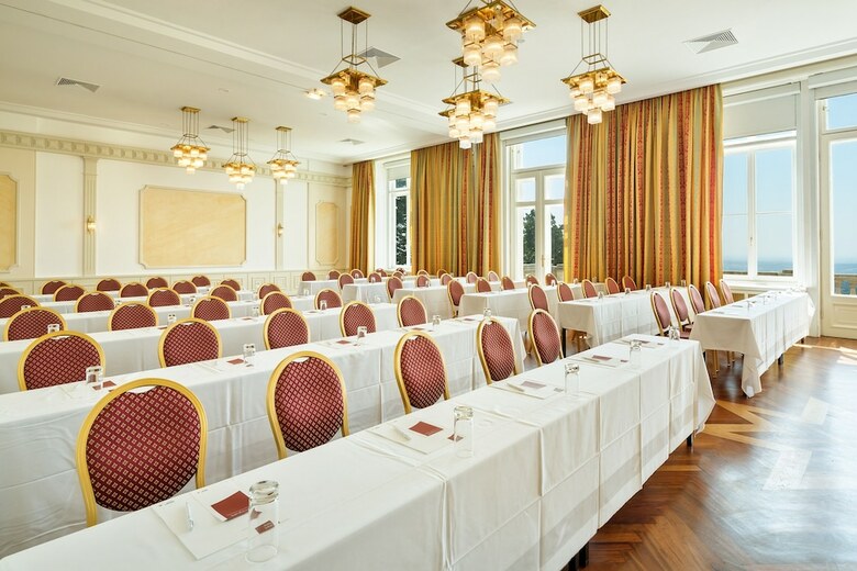 Hotel Schloss Wilhelminenberg