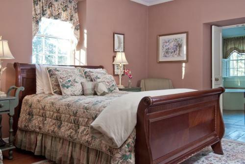 Wayside Inn Bed And Breakfast