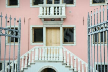 Perarolo Halldis Apartments