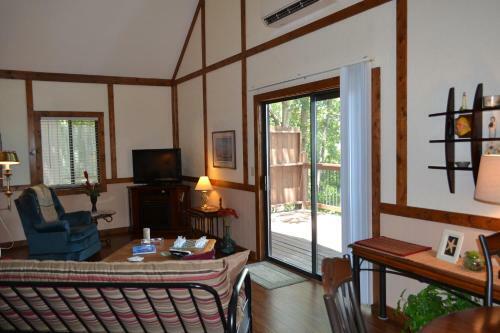 Anchor Inn On The Lake Bed And Breakfast