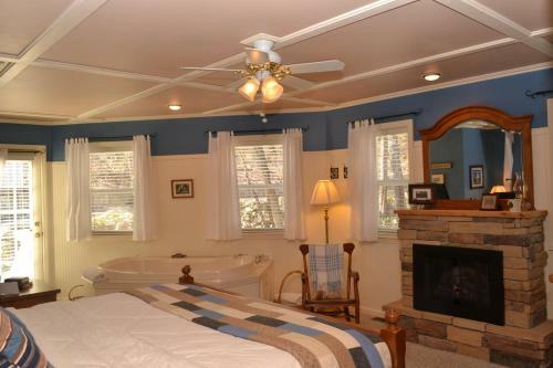 Anchor Inn On The Lake Bed And Breakfast
