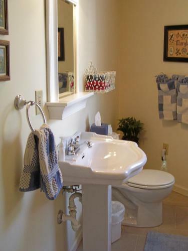 Anchor Inn On The Lake Bed And Breakfast