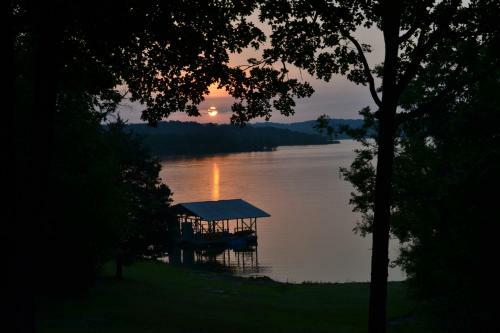 Anchor Inn On The Lake Bed And Breakfast
