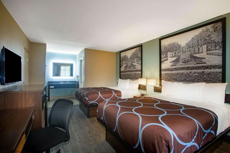 Hotel Super 8 By Wyndham Mobile I-65