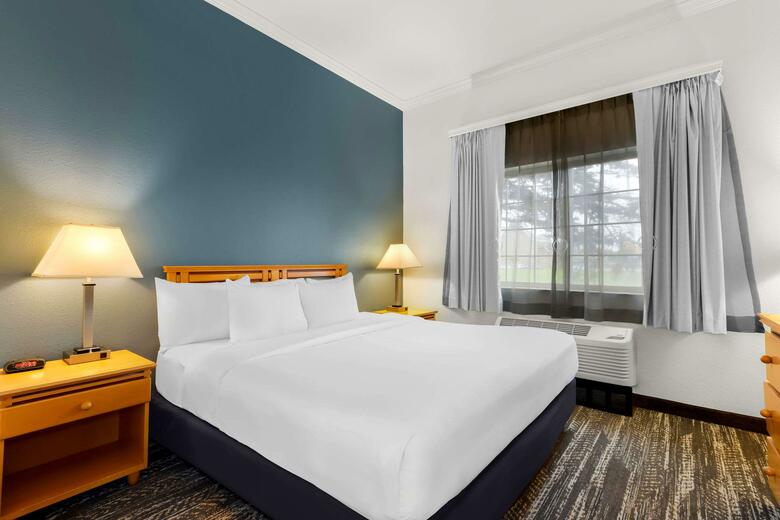 Hotel Clarion Suites Downtown Anchorage