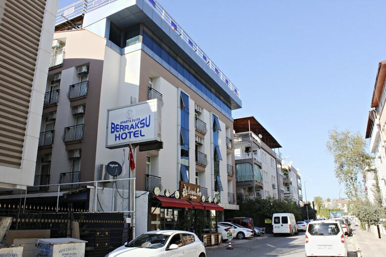 Berrak Su Hotel
